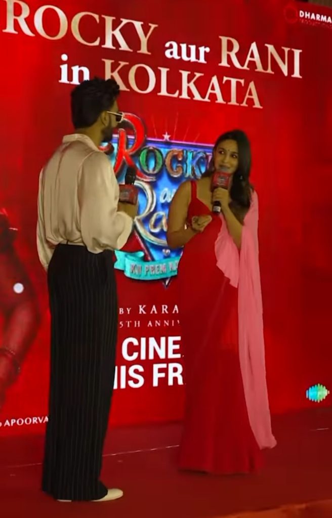 Alia forgets Bangla lines after rehearsing for Kolkata event, Ranveer says ‘exam ke time bhool gai’ alia-forgets-bangla-lines-after-rehearsing-for-kolkata-event,-ranveer-says-‘exam-ke-time-bhool-gai’