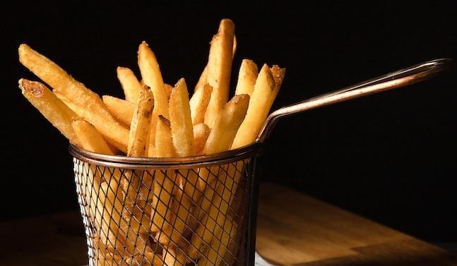 is-snacking-bad-for-your-health?-quality,-timing-matters