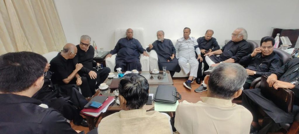 dressed-in-black-as-mark-of-protest,-india-leaders-meet-to-press-for-pm’s-statement-on-manipur