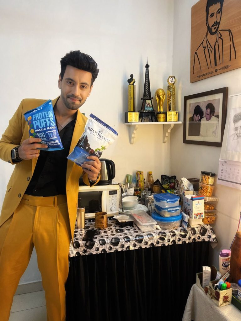 karanvir-sharma-shares-his-makeup-room-has-‘open-pantry-for-all’