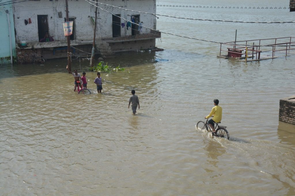 ganga-flows-above-danger-mark-in-kanpur,-villages-inundated
