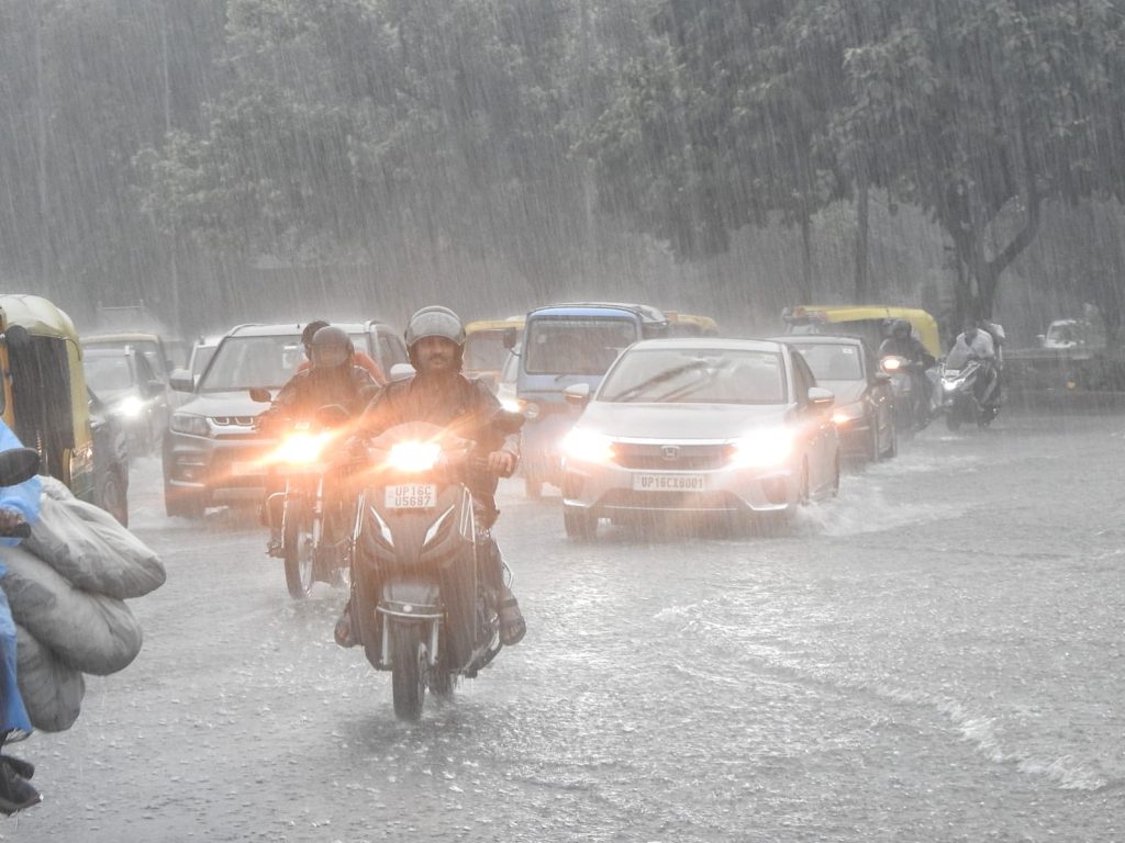 heavy-rainfall-forecast-for-east-and-central-india,-isolated-downpours-in-northeast