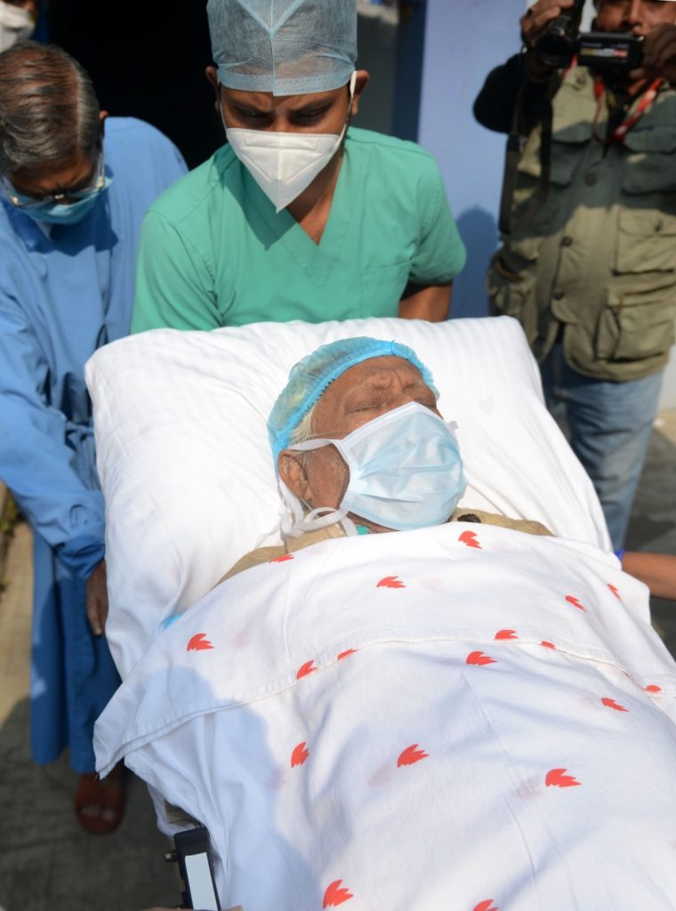 ‘ex-bengal-cm-buddhadeb-responding-to-treatment’-(lead)