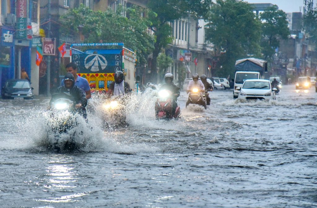 heavy-rains-lash-jaipur-leaving-roads-flooded