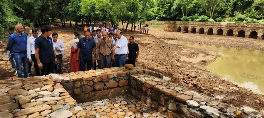 rajon-ki-baoli-restored-into-a-water-body,-delhi-l-g-expresses-satisfaction