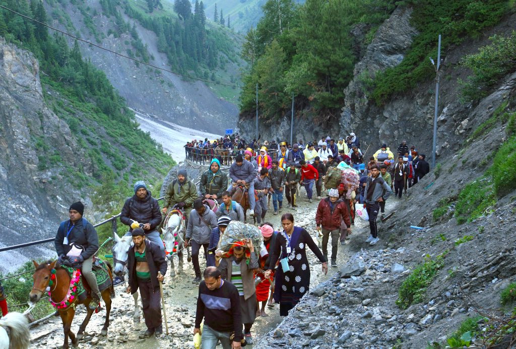 around-6k-perform-ongoing-amarnath-yatra-on-29th-day