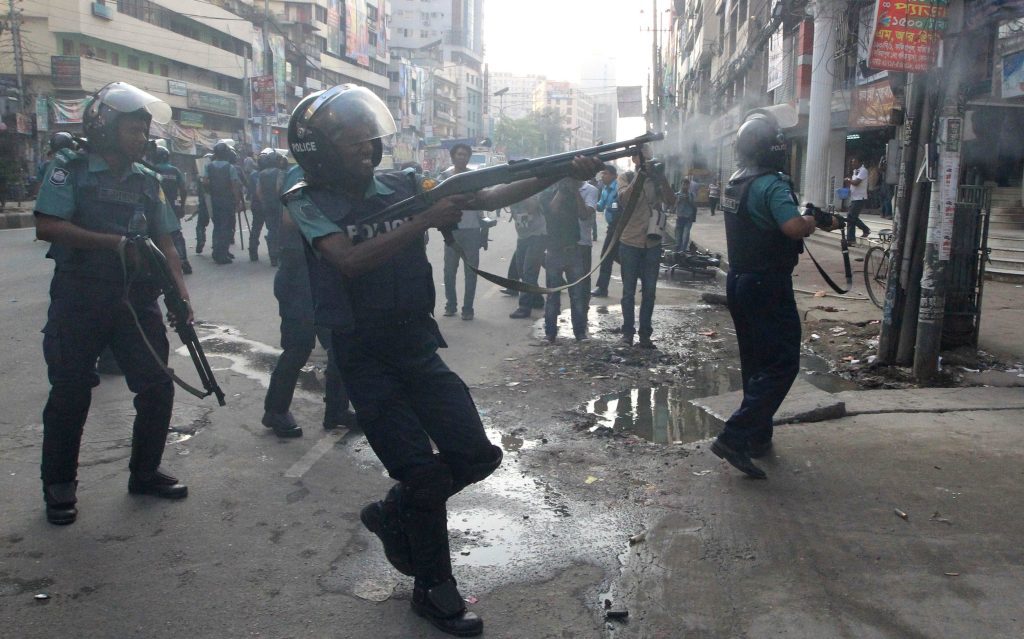 bnp-supporters-clash-with-police-in-bangladesh,-90-detained