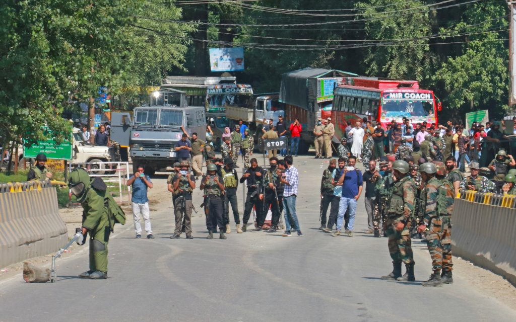 ied-detected,-defused-on-srinagar-baramulla-highway-in-j&k