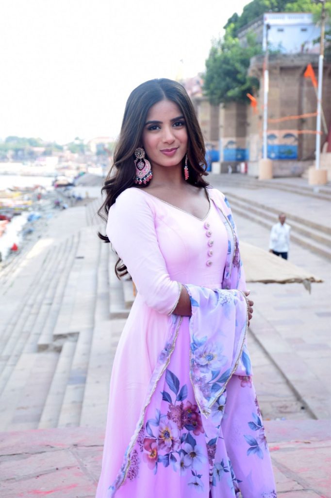 nikki-sharma-adapts-local-dialect-of-varanasi-for-her-character-‘shakti’