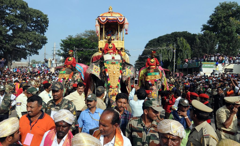 decision-to-celebrate-dasara-festival-in-meaningful-and-grand-manner:-siddaramaiah