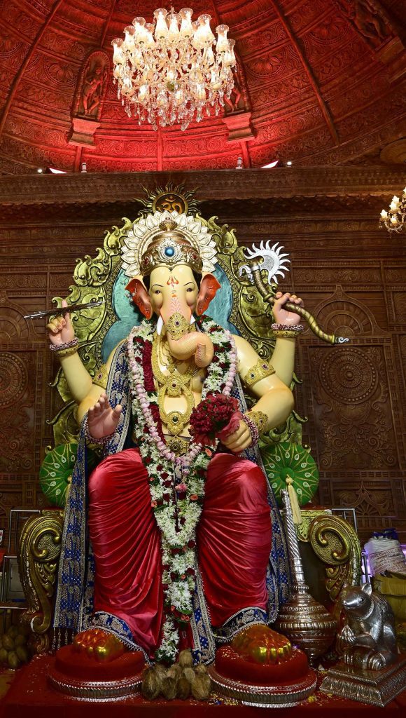nitin-desai-leaves-behind-unfinished-set-of-mumbai’s-revered-lalbaugcha-raja-marquee