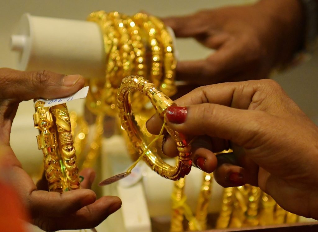gold-prices-gain-after-us-government’s-credit-rating-was-downgraded-by-fitch
