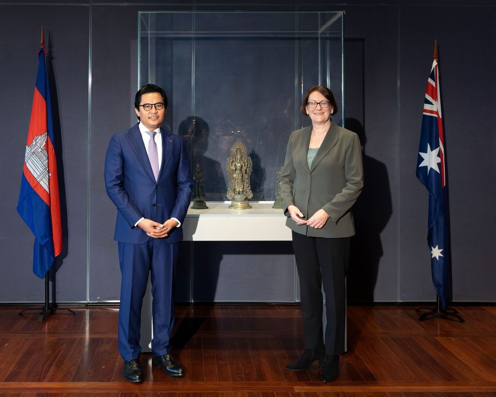 national-gallery-of-australia-returns-cambodian-sculptures