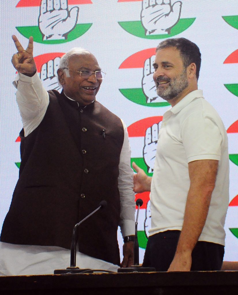 Truth always triumphs, says Rahul Gandhi after SC stays conviction (Lead) truth-always-triumphs,-says-rahul-gandhi-after-sc-stays-conviction-(lead)