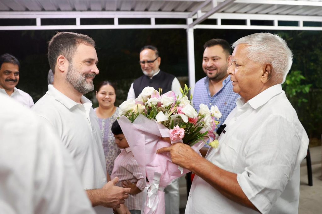 hours-after-sc-stay-on-his-conviction,-rahul-meets-rjd-chief