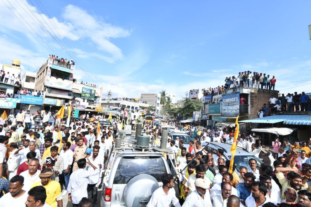 violence-in-andhra-town-as-police-stops-chandrababu-naidu’s-convoy