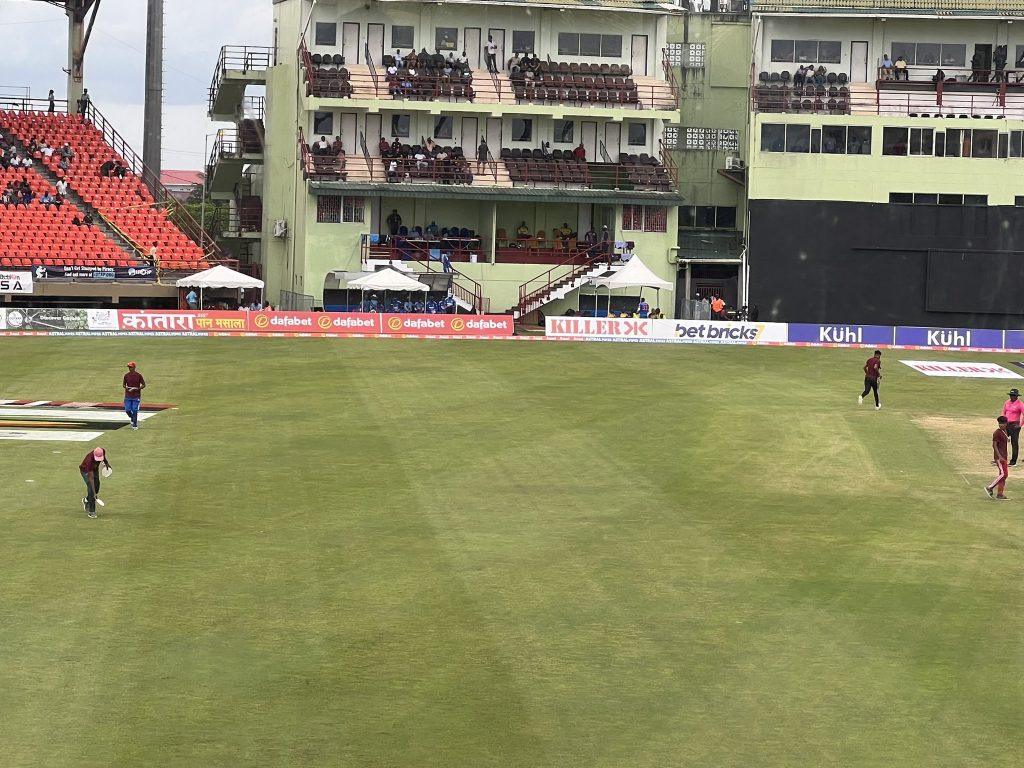 ‘not-an-easy-place-to-tour-for-reasons-like-this’,-says-ashwin-as-ground-staff-fails-to-draw-a-30-yard-circle-in-3rd-t20i