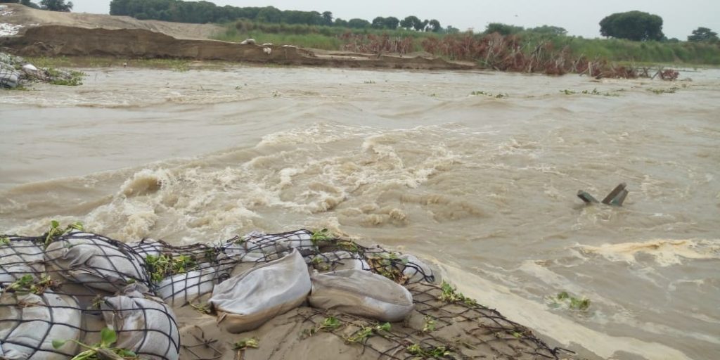 Incessant rain increases water level of rivers in Bihar incessant-rain-increases-water-level-of-rivers-in-bihar