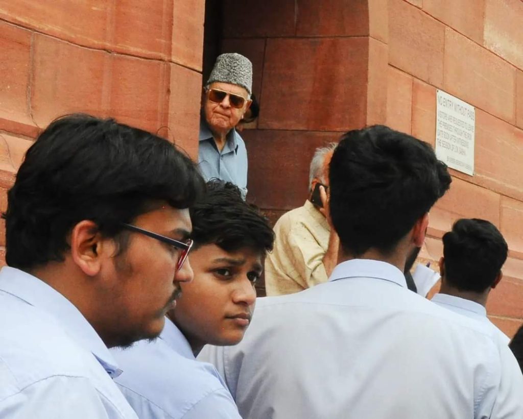 No confidence motion discussion: Farooq Abdullah says PM doesn’t represent one colour, Shiv Sena MP recites Hanuman Chalisa no-confidence-motion-discussion:-farooq-abdullah-says-pm-doesn’t-represent-one-colour,-shiv-sena-mp-recites-hanuman-chalisa