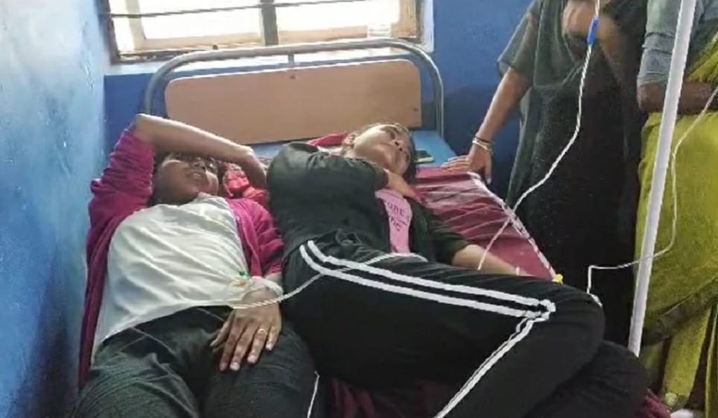 32-girl-students-fall-ill-after-having-chicken-in-k’taka-dist