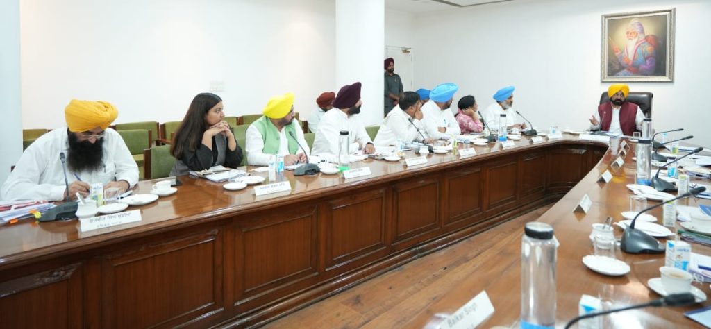 punjab-to-set-up-facilitation-centre-at-delhi-airport-for-nris