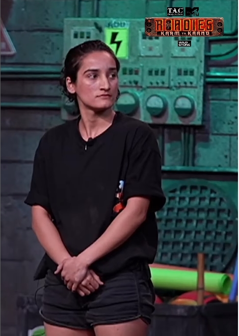 ‘mtv-roadies’:-piyu-complains-about-priyanka-to-sonu-sood,-gang-leaders