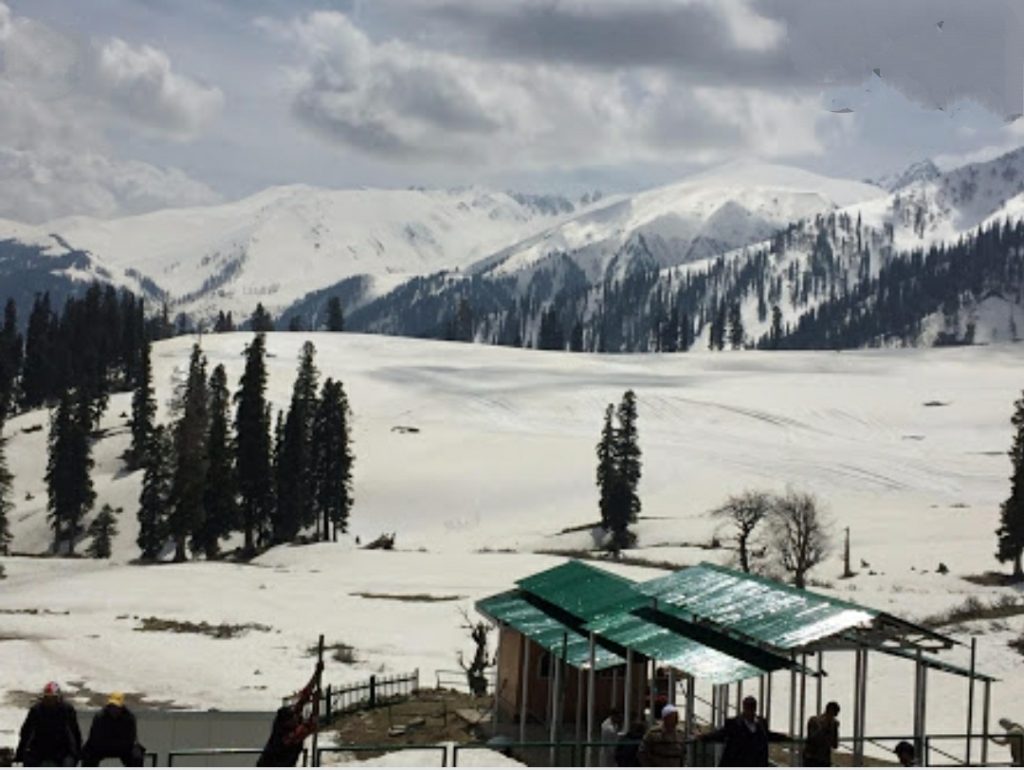 demolition-drive-carried-out-in-gulmarg