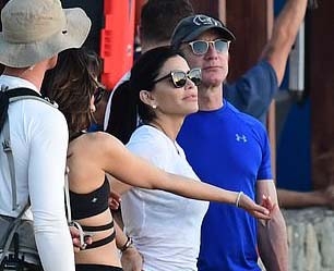 bezos,-sanchez-pledge-$100-mn-to-help-hawaii-recover-from-wildfire-(lead)