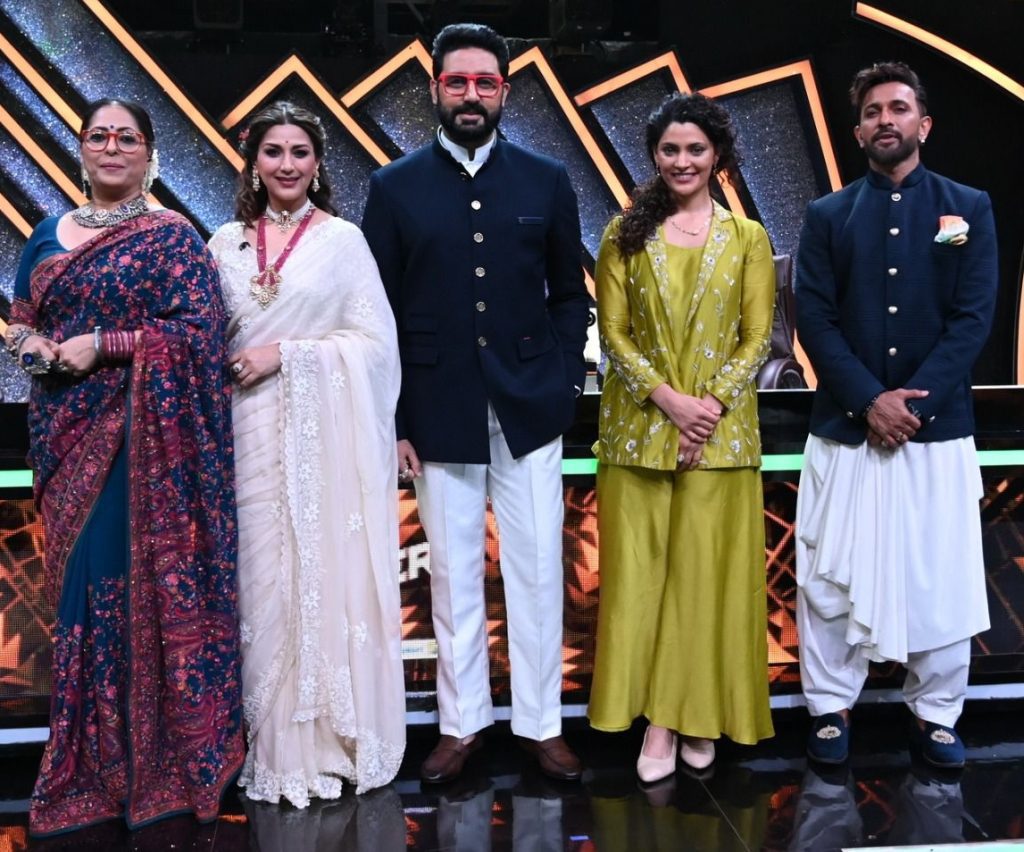 abhishek-bachchan-recalls-unfurling-the-tricolour-in-melbourne-with-kapil-dev