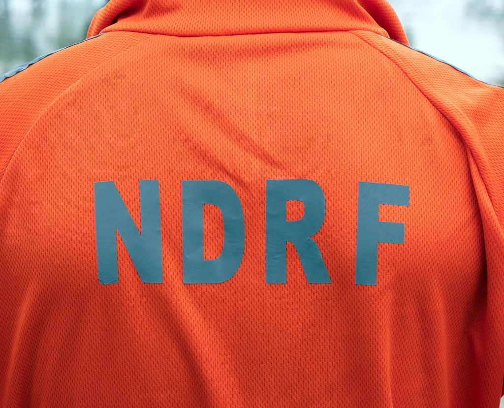 punjab:-efforts-underway-to-rescue-technician-trapped-in-70-ft-deep-trench-(ld)