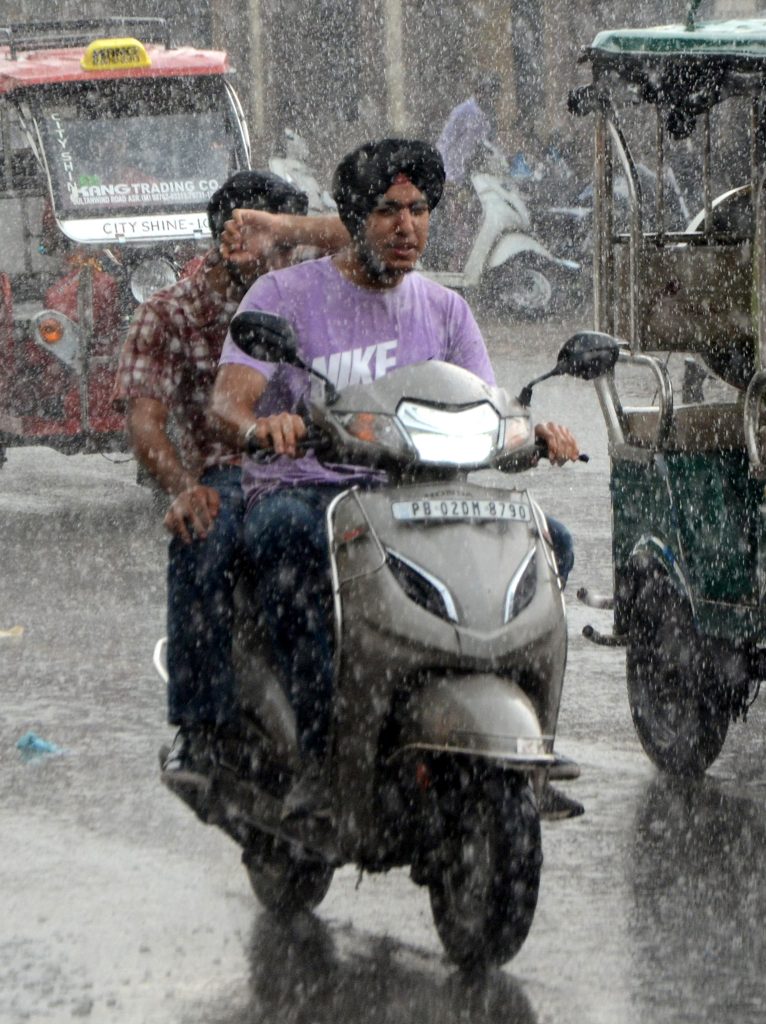 extremely-heavy-rainfall-likely-to-continue-over-himachal,-uttarakhand:-imd
