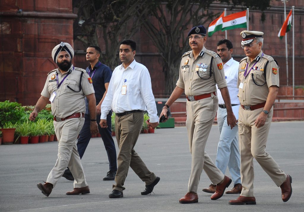 independence-day-celebrations:-over-10,000-police-personnel-deployed-in-and-around-red-fort