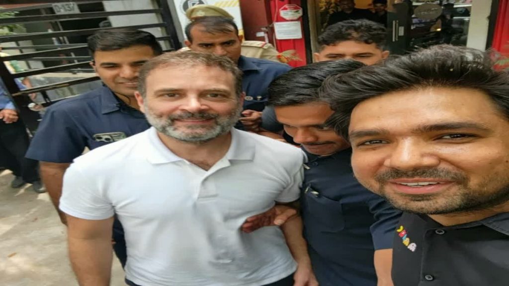 rahul-takes-people-by-surprise-with-visit-to-industrial-area-in-delhi