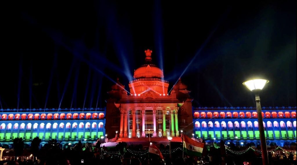 k’taka-vidhana-soudha-illuminates-in-tricolour-on-i-day-eve