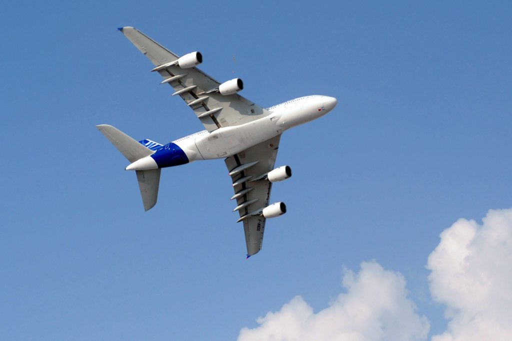 man-charged-after-disruptions-force-int’l-flight-back-to-sydney