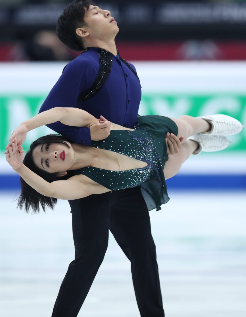china’s-pair-skating-olympic-champion-han-cong-announces-retirement