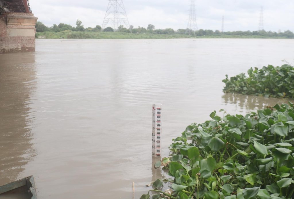 yamuna-water-level-drops-below-danger-mark