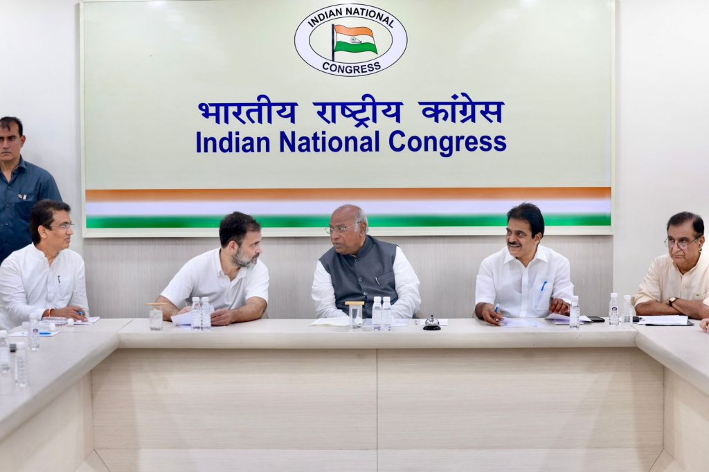 kharge-chairs-meeting-with-delhi-leaders-to-discuss-2024-ls-poll-preparedness
