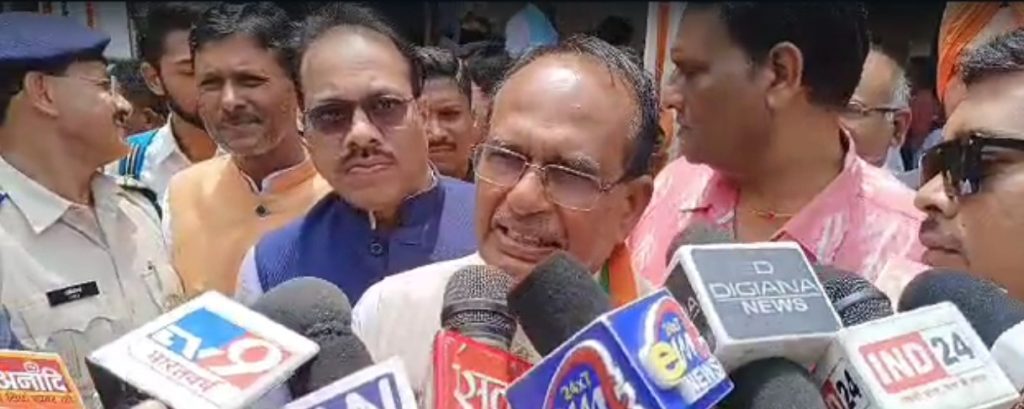 kamal-nath,-digvijaya-singh-use-‘hindutva’-for-political-agenda,-claims-shivraj