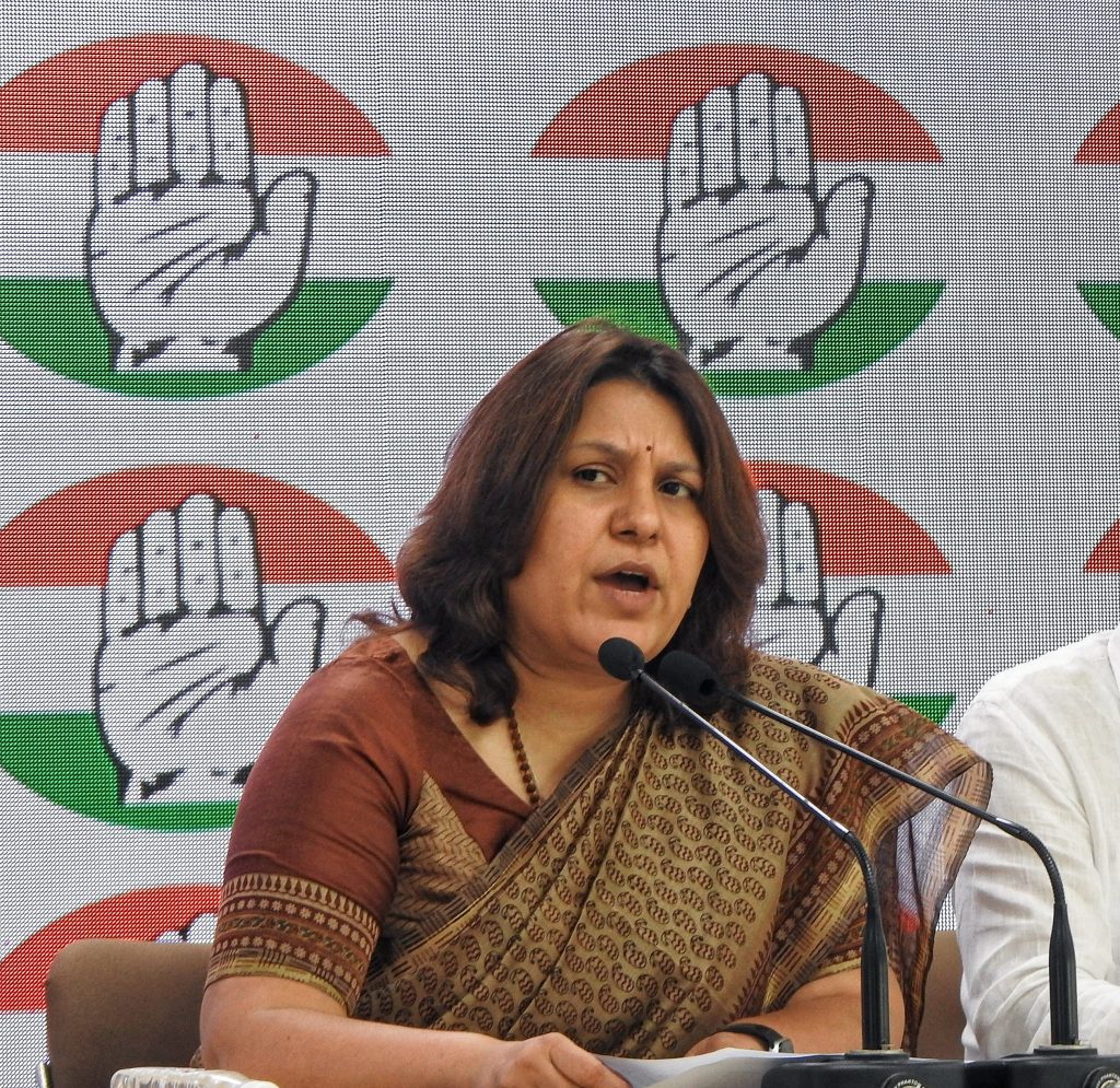 congress-charges-centre-with-cag-reports,-alleges-corruption-in-govt-schemes-&-projects