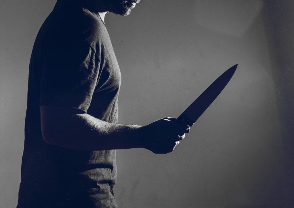 ex-up-minister’s-wife-looted-at-knifepoint-in-temple