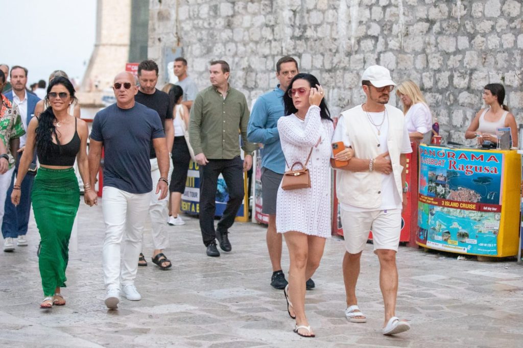 jeff-bezos,-lauren-sanchez-pair-up-with-a-list-couple-on-vacation-before-wedding