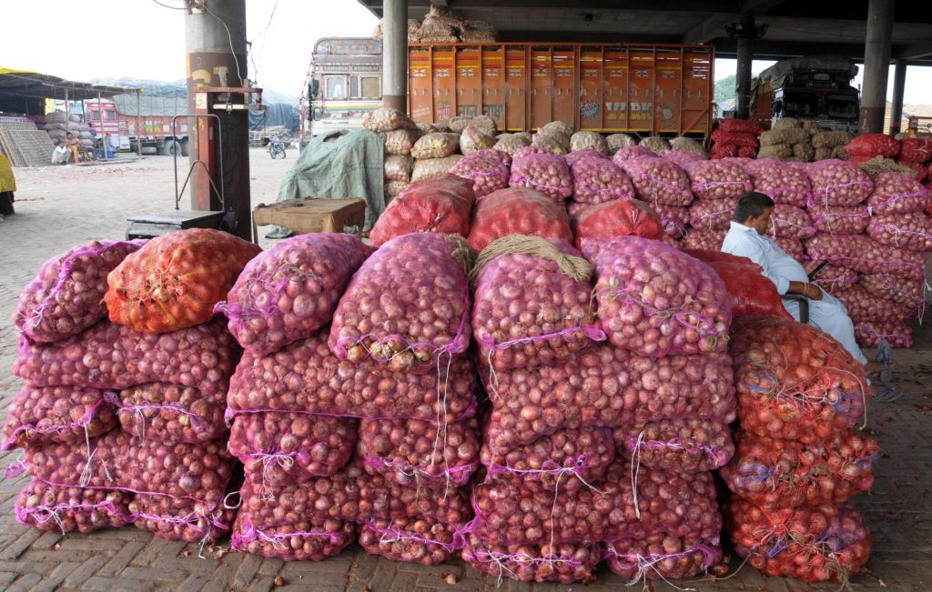 govt-raises-onion-buffer-from-3-lmt-to-5-lmt,-to-be-sold-at-rs-25-per-kg-from-tomorrow