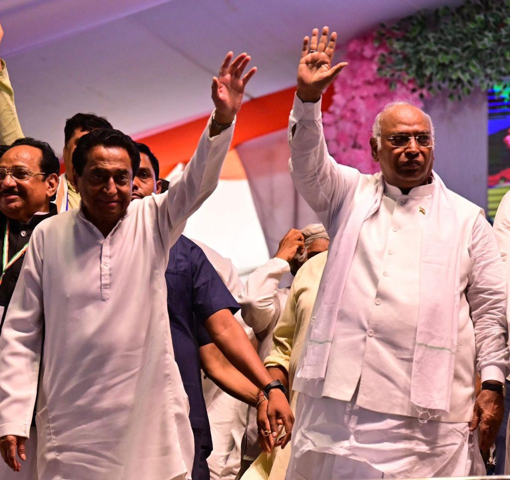 pm-modi-remembers-sant-ravidas-for-vote-bank,-says-kharge