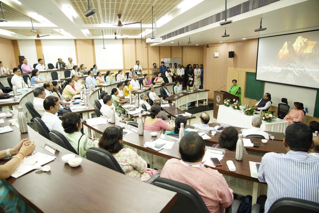 Atishi, Delhi Mayor visits IIM Kozhikode to motivate MCD school principals atishi,-delhi-mayor-visits-iim-kozhikode-to-motivate-mcd-school-principals