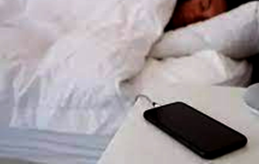 Do not sleep next to your iPhones while charging, warns Apple do-not-sleep-next-to-your-iphones-while-charging,-warns-apple