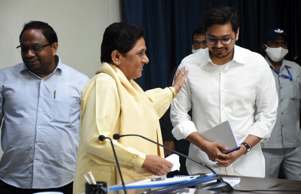 BSP to go alone in Lok Sabha polls, reiterates Mayawati bsp-to-go-alone-in-lok-sabha-polls,-reiterates-mayawati