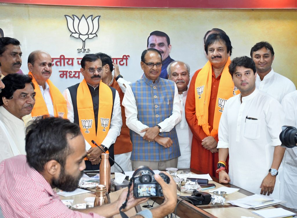 bjp-seems-ready-for-last-minute-cabinet-expansion-in-poll-bound-mp