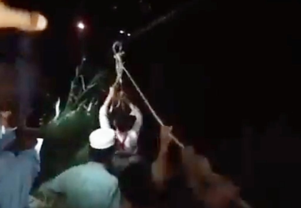 pakistan:-kp-govt-to-shut-down-makeshift-chairlifts-after-battagram-incident,-locals-protest