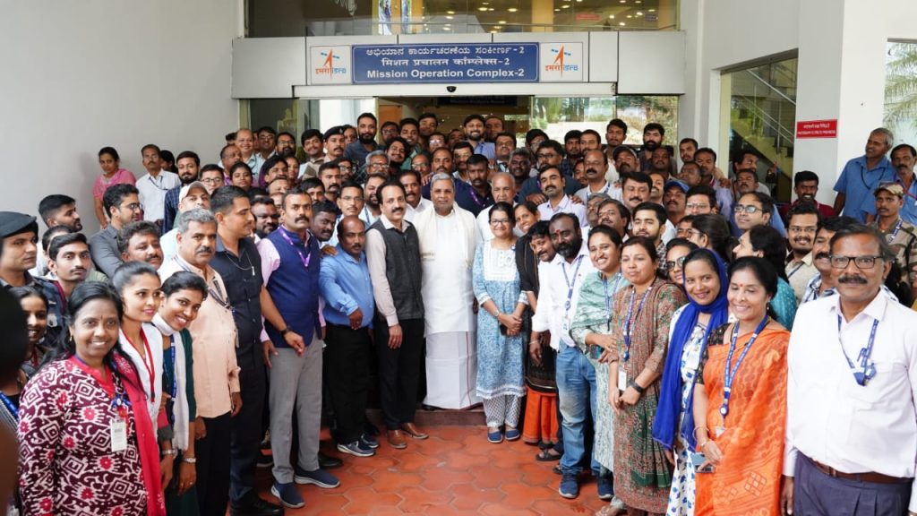 k’taka-cm-siddaramaiah-visits-isro,-to-felicitate-scientists-in-vidhana-soudha